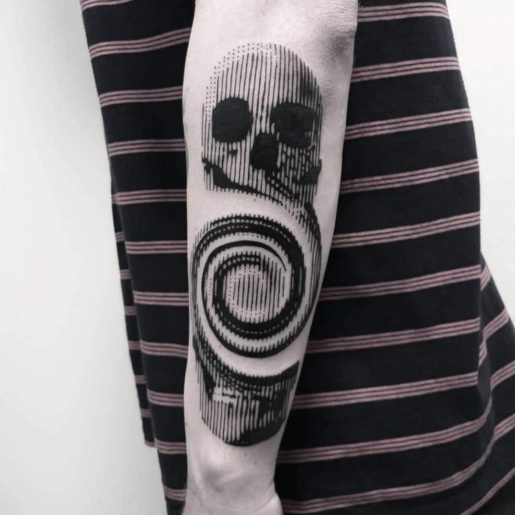 Cráneo abstracto tatuaje realizado por Marco Bordi