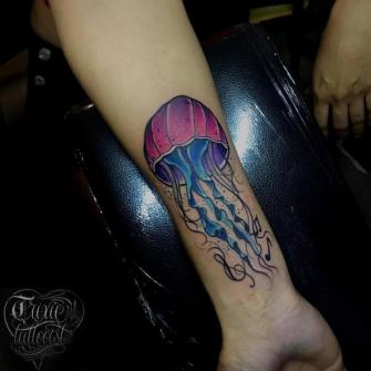 Medusa a color tatuaje realizado por Trixie Tattooist