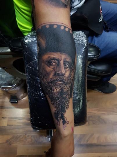 Barba Negra tatuaje realizado por Miguel BlackandGray