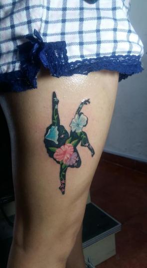 Bailarina de ballet tatuaje realizado por Luis Monroy