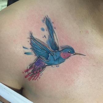 Colibrí en acuarela tatuaje realizado por Rene Pacheco