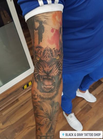 Tigre Black and grey tatuaje realizado por Erik Ramírez