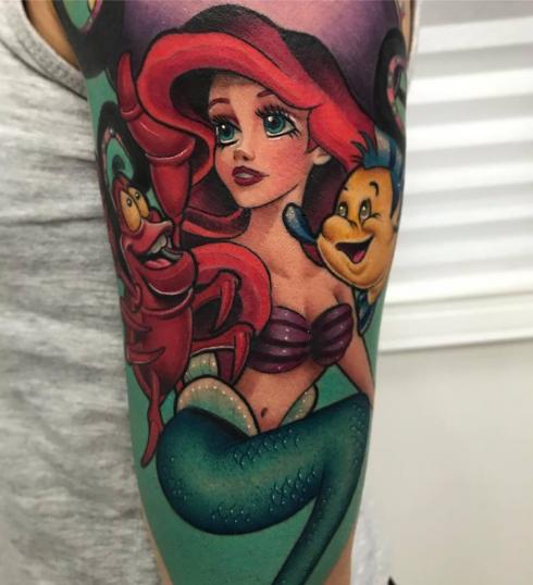 Tatuaje de La sirenita Disney realizado por Viviana calvo tatuaje realizado por Viviana calvo