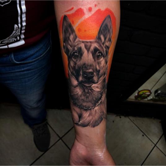 Perro el mejor amigo del hombre tatuaje realizado por Izrael VG