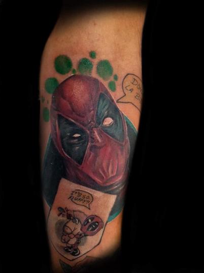 Deadpool tatuaje realizado por Xhander Macuare