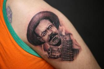 Retrato Pancho Villa tatuaje realizado por Old Gangsters Tattoo 