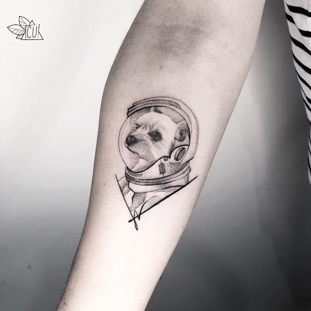 Retrato de Beba perro astronauta tatuaje realizado por Carla Urrejola