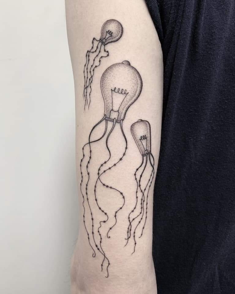 Mar de ideas tatuaje realizado por Michele Volpi