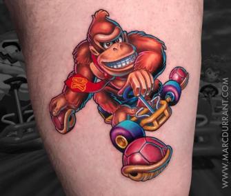 Donkey Kong tatuaje realizado por Marc Durrant