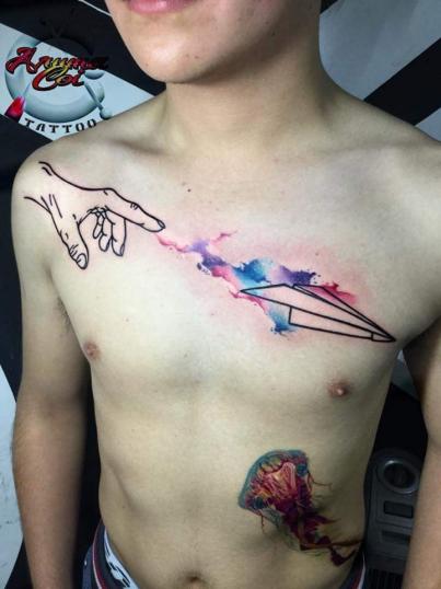  avión de papel tatuaje realizado por Aruma Coi