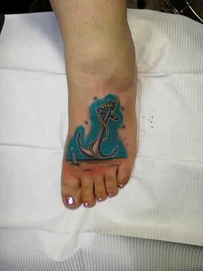 Ancla en el pie  tatuaje realizado por Juliio tatuajes