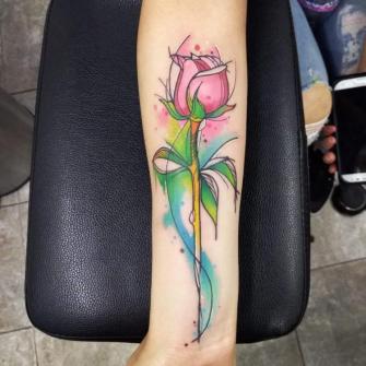 Tatuaje de Rosa en acuarela realizado por Adan dados uno tatuaje realizado por Adan dados uno