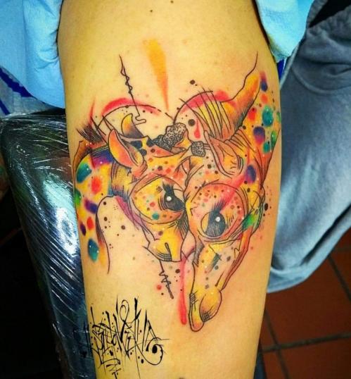 Jirafas acuarela tatuaje realizado por Sick Javick