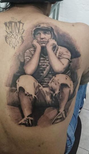 Chavo del 8 tatuaje realizado por Paulino Vergara