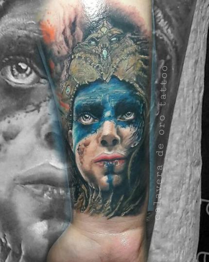 Mujer Celta tatuaje realizado por Old Gangsters Tattoo