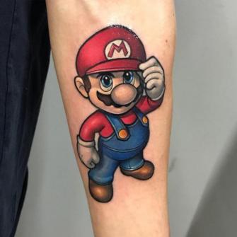Super Mario Bros tatuaje realizado por Gennaro Varriale