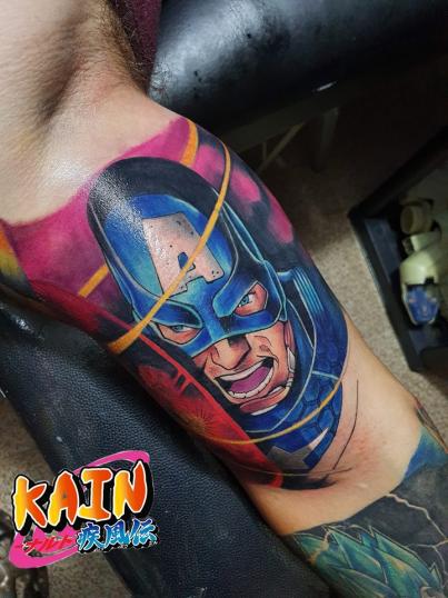 Tatuaje de Capitán América realizado por Kain Skellington tatuaje realizado por Kain Skellington