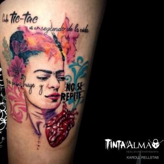 Frida Kahlo tatuaje realizado por Karoll Rellstab