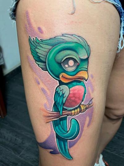Quetzal tatuaje realizado por Isaac Braham
