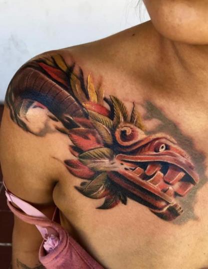 Quetzalcóatl la Serpiente Emplumada tatuaje realizado por Moreno Ivan