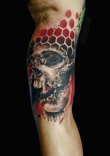Cráneo realismo tatuaje realizado por Abraham Ledezma Tapia