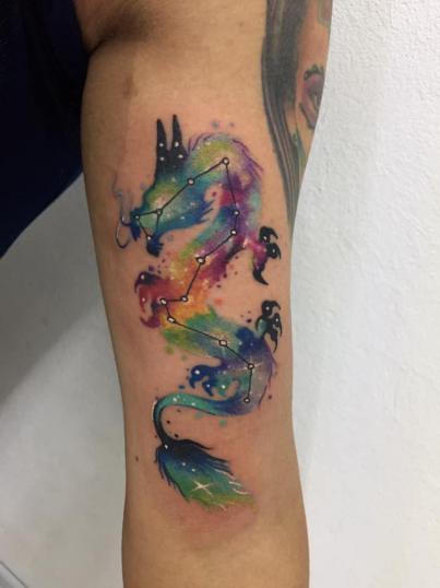 Dragón acuareas tatuaje realizado por Cesar Spike