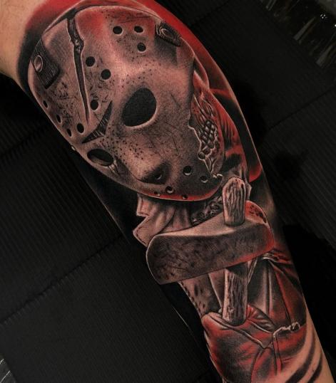 Tatuaje de Jason Voorhees, black and grey realizado por Angel Ruiz (Hard Core) tatuaje realizado por Angel Ruiz