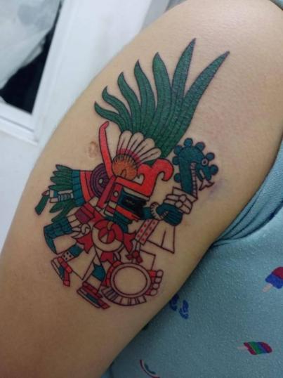 Prehispánico tatuaje realizado por Underground Tattoo