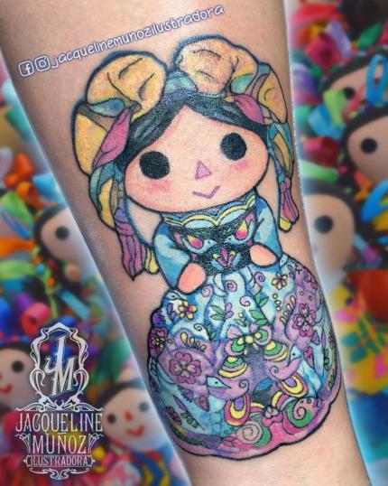 Muñeca mexicana tatuaje realizado por Jacqueline Muñoz