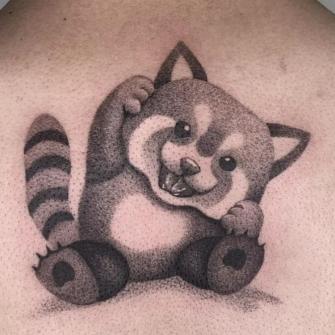 Panda rojo black work tatuaje realizado por Dan Cruz