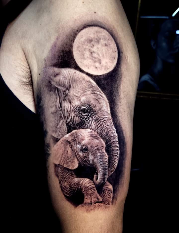 ▷ Familia de elefantes, tatuaje realizado por el tatuador Enrique Morraz |  Ideas de tatuajes
