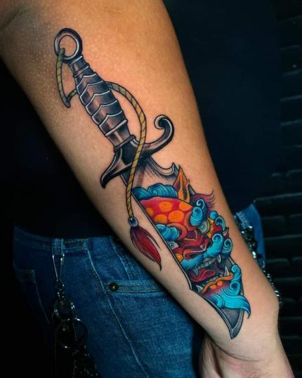 Tatuaje de Mezcla de dragón y león realizado por Kalel Mendez tatuaje realizado por Kalel Mendez