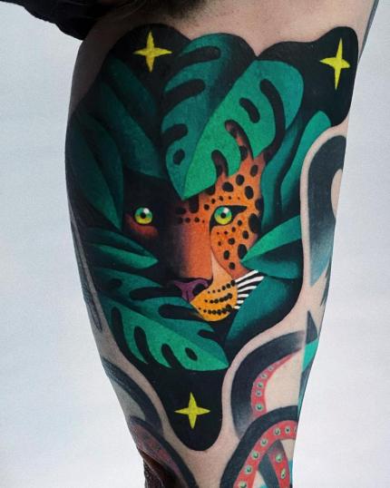Leopardo rastrero tatuaje realizado por David Peyote