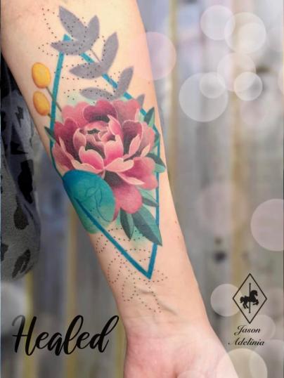 Tatuaje de Peonía a color realizado por Jason Adelinia tatuaje realizado por Jason Adelinia