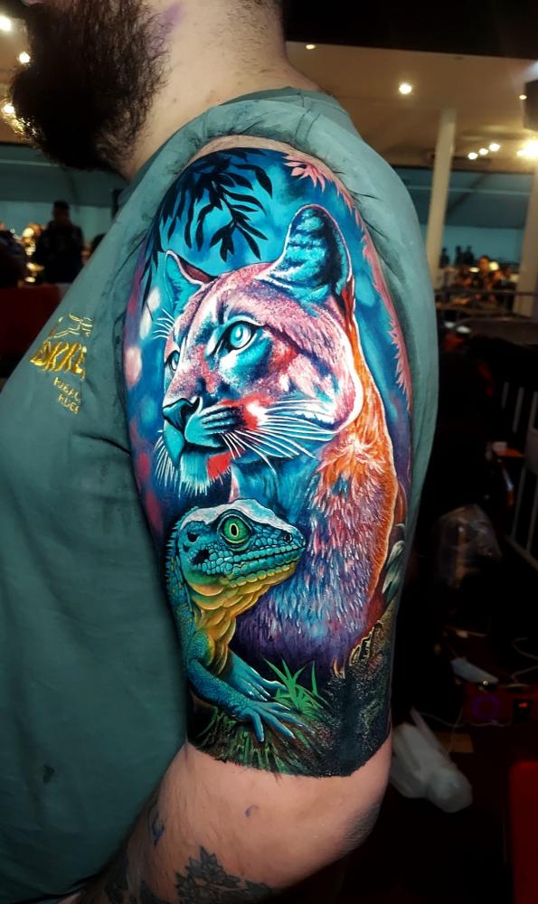 Leona e iguana realismo tatuaje realizado por Marvin Tenoch