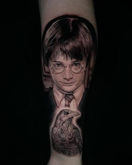 Tatuaje de Harry Potter Black and grey realizado por bers tattoo tatuaje realizado por bers.tattoo