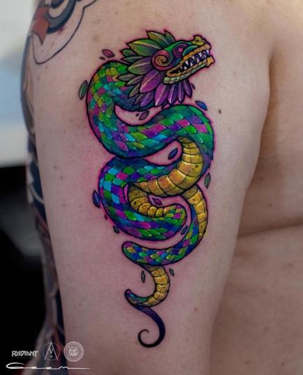 Serpiente emplumada, Quetzalcóatl por Geem Tattoo  tatuaje realizado por Geem Tattoo