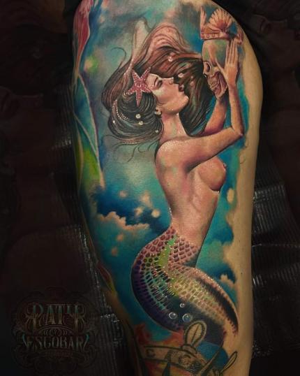 Tatuaje de sirena full color por Paty Escobar tatuaje realizado por Paty Escobar