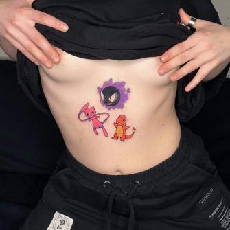 Tatuaje de familia Pokémon realizado por Yung Mary tatuaje realizado por Yung Mary