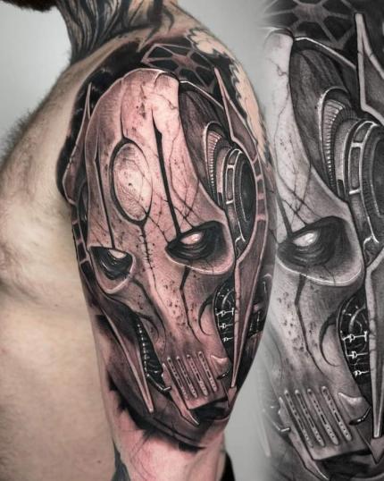 Tatuaje del General Grievous realizado por Anrijs Straume Tattoo tatuaje realizado por Anrijs Straume Tattoo