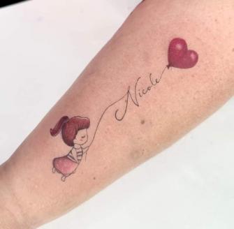 Tatuaje de nombre Nicole realizado por Alexa Álamo Tattoo tatuaje realizado por Alexa Álamo Tattoo