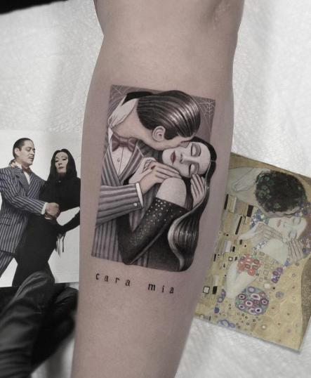 Tatuaje de la familia Addams realizado por Kozo tatuaje realizado por Kozo
