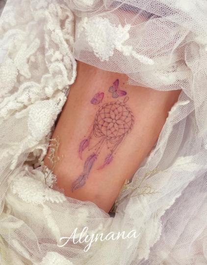 Tatuaje de atrapa sueños mini realizado por Alynana  tatuaje realizado por Alynana 