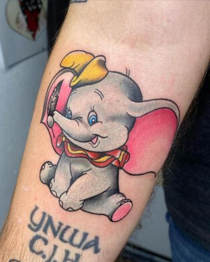 Tatuaje de Dumbo el elefante realizado por Lost heart tattoo tatuaje realizado por Lost heart tattoo