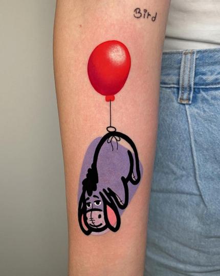 Tatuaje de Ígor en Winnie the Pooh realizado por Mambo Tattoo Shop tatuaje realizado por Mambo Tattoo Shop