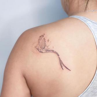 Tatuaje de quetzal realizado por Trisha Morse Tattoo tatuaje realizado por Trisha Morse Tattoo