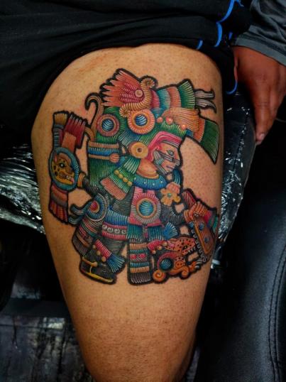 Tatuaje de Tezcatlipoca bordado realizado por Monn Drattoo tatuaje realizado por Monn Drattoo