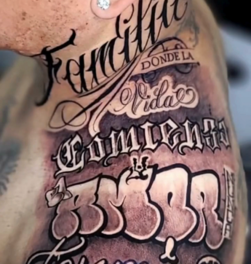 Tatuaje de frases lettering realizado por Old Gangsters Tattoo Shop tatuaje realizado por Old Gangsters Tattoo Shop