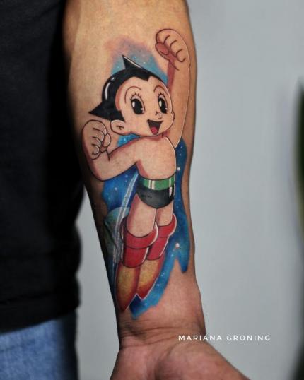 Tatuaje de Astro Boy en el antebrazo realizado por Mariana Groning tatuaje realizado por Mariana Groning