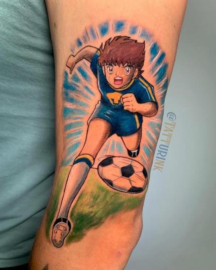 Tatuaje de Oliver Atom en Captain Tsubasa realizado por Uriel Fernández (tatturink) tatuaje realizado por Uriel Fernández (tatturink)